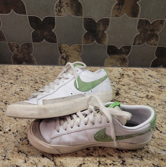 Mens Nike Sneakers sz 6 - Picture 1 of 7